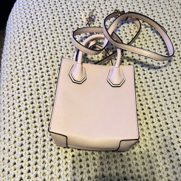 Extra Small light pink Micheal Kors crossbody Purse - Picture 2 of 2